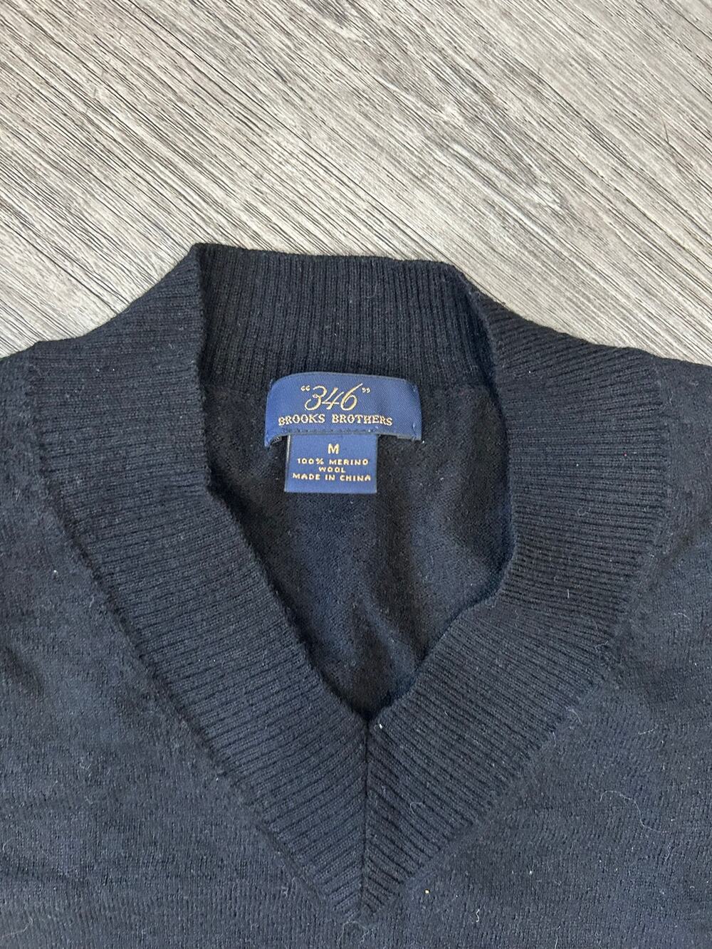 Brooks Brothers 346 Mens Medium Black 100% Merino Wool V-Neck Sweater Pullover